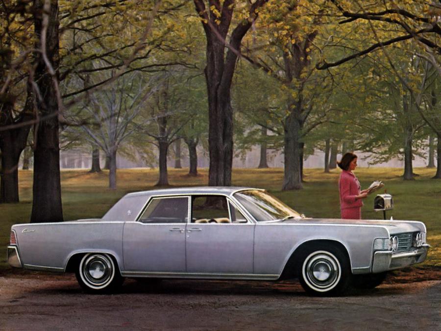  Lincoln Continental Sedan 1965 года  (фото 2 из 8)